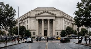 Fed Minutes Reveal Split Over Rate Hike as Housing Demand Stays Depressed
